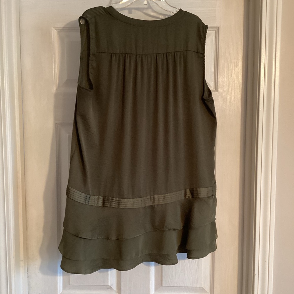 Banana Republic Tiered Ruffle Sleeveless Top, Medium, EUC - Picture 2 of 5